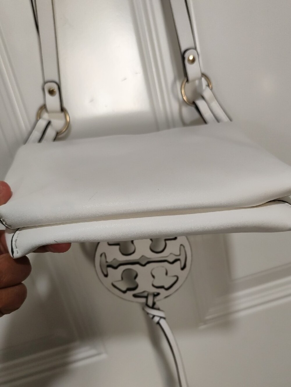 Tory Burch White Leather Crossbody with Logo Medallion - Picture 4 of 15